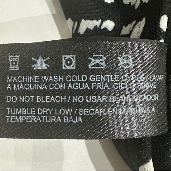 Hurley Primal Wave Black And White One Piece Swimsuit - Picture 9 of 9